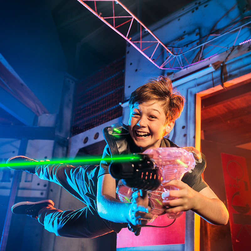 Lasertag im Schwarzlicht