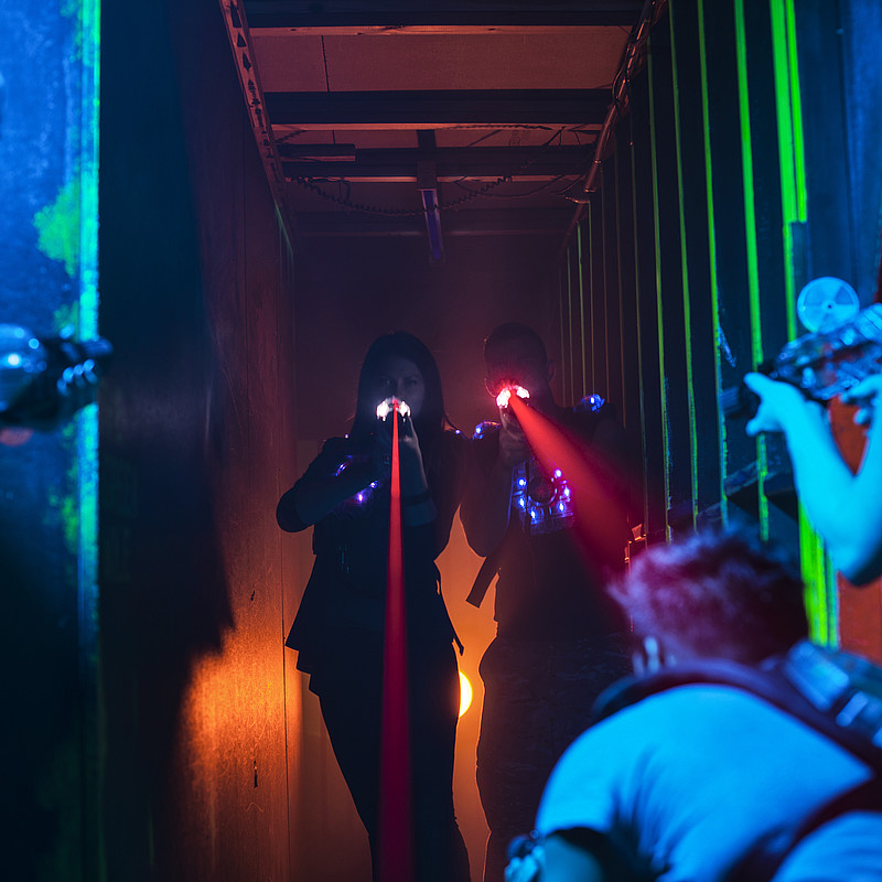 Lasertag im Schwarzlicht