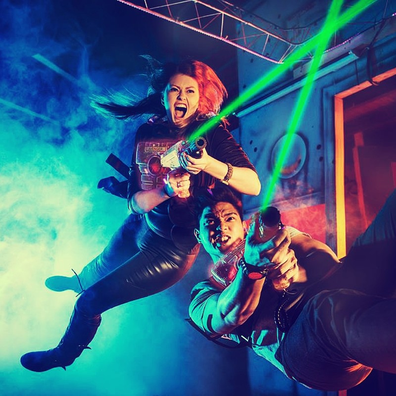 Lasertag im Schwarzlicht